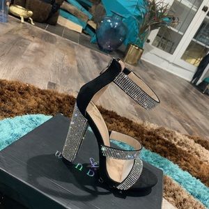 Brand New Windsor Rhinestone Heels sz 5 1/2